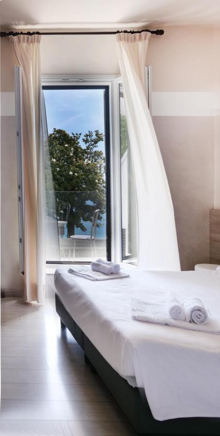 Hotel Riviera Ντεζεντσάνο ντελ Γκάρντα Εξωτερικό φωτογραφία